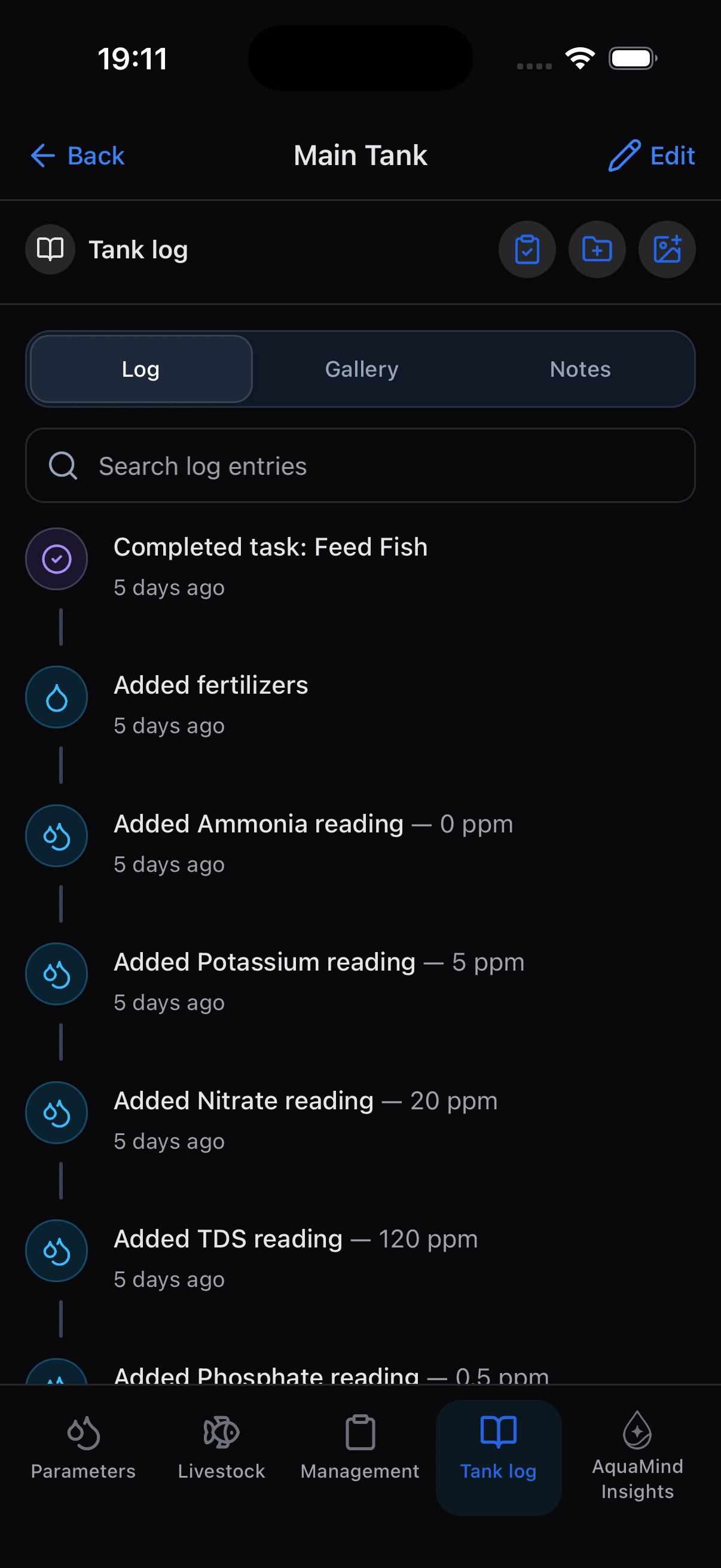 Tank Log timeline with completed tasks, dosing, and water parameter readings
